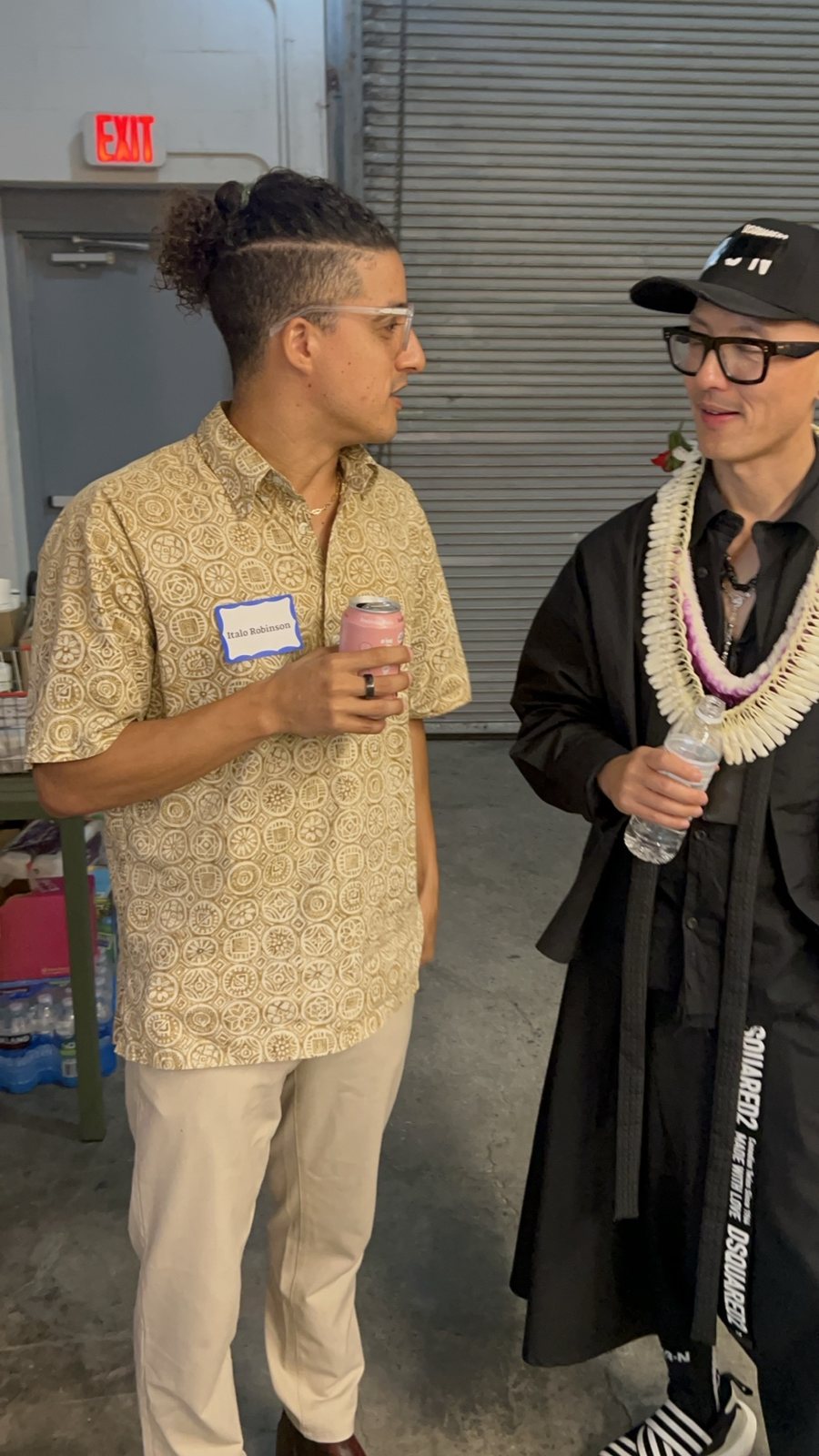 Chris Do talking with an attendee